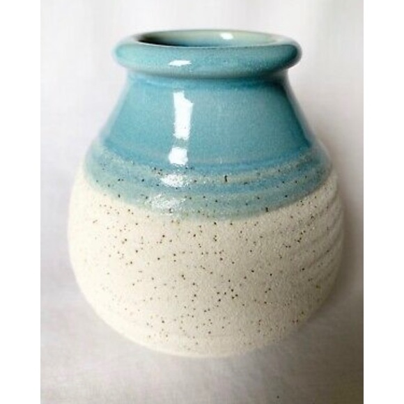 Rustic minimalist speckled egg small ceramic vase - Picture 9 of 12